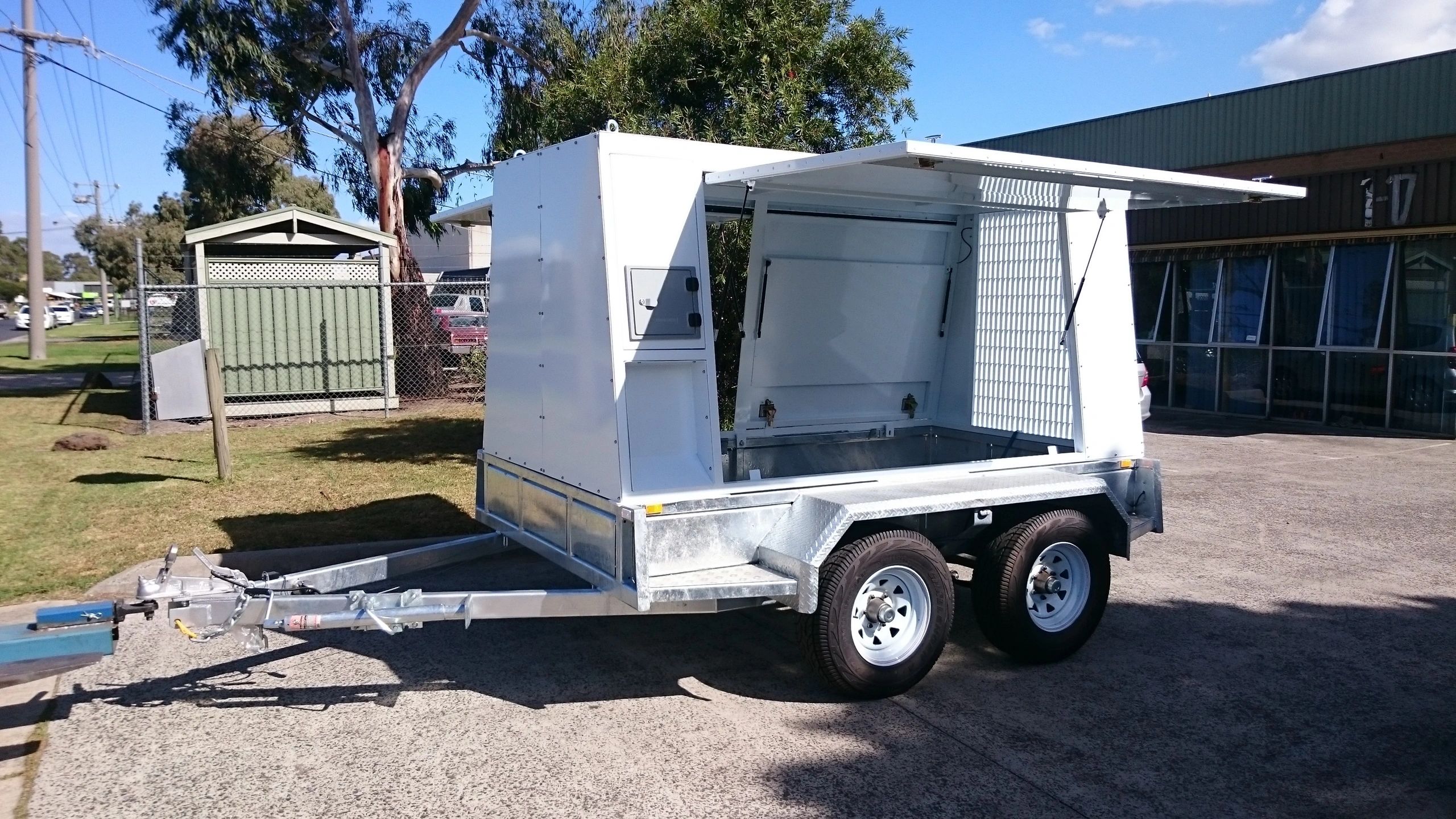 Heavy duty water pump trailer